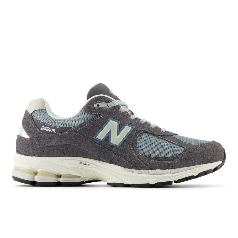 NEW BALANCE | 2002 סניקרס  | FOOT LOCKER