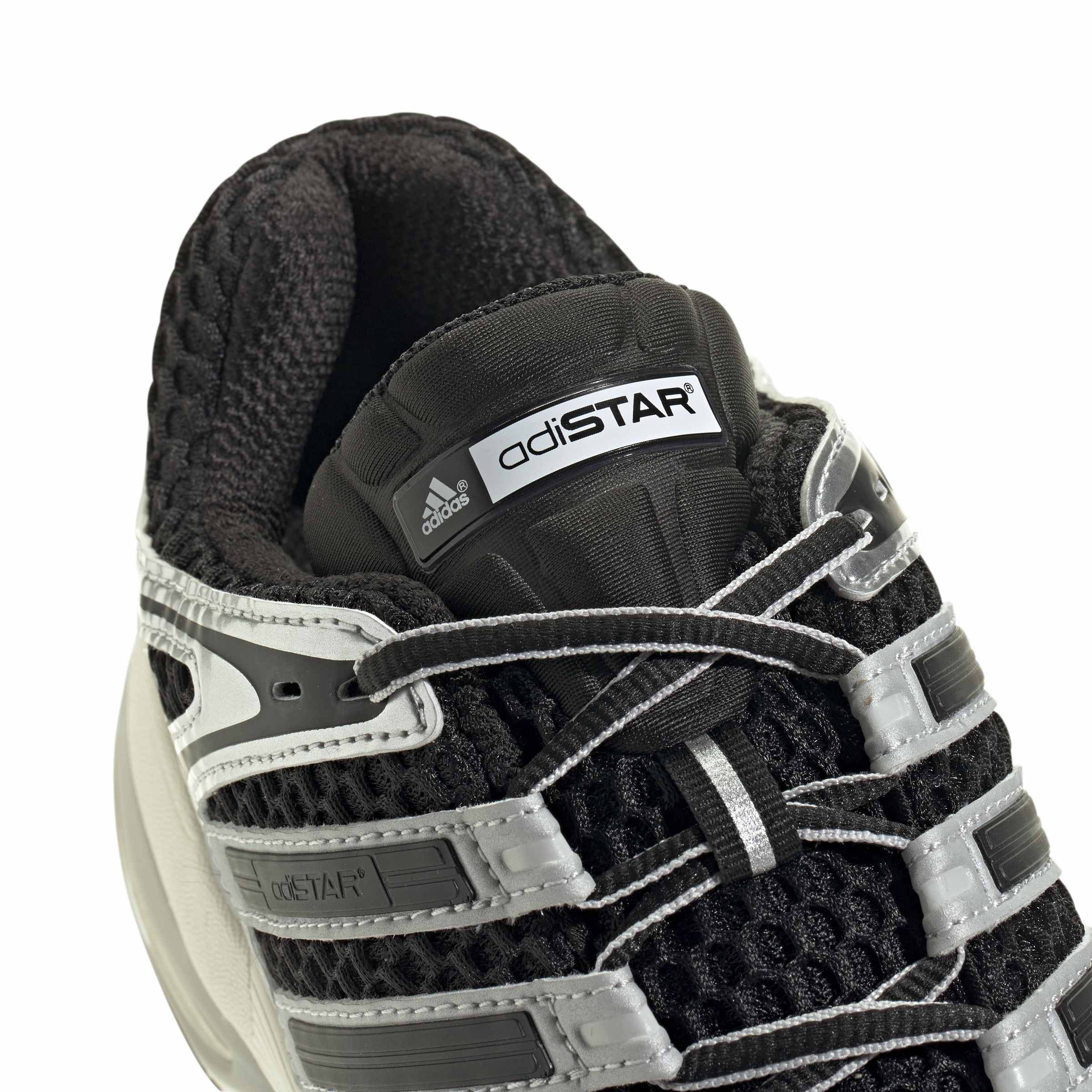 ADISTAR CONTROL 5 סניקרס