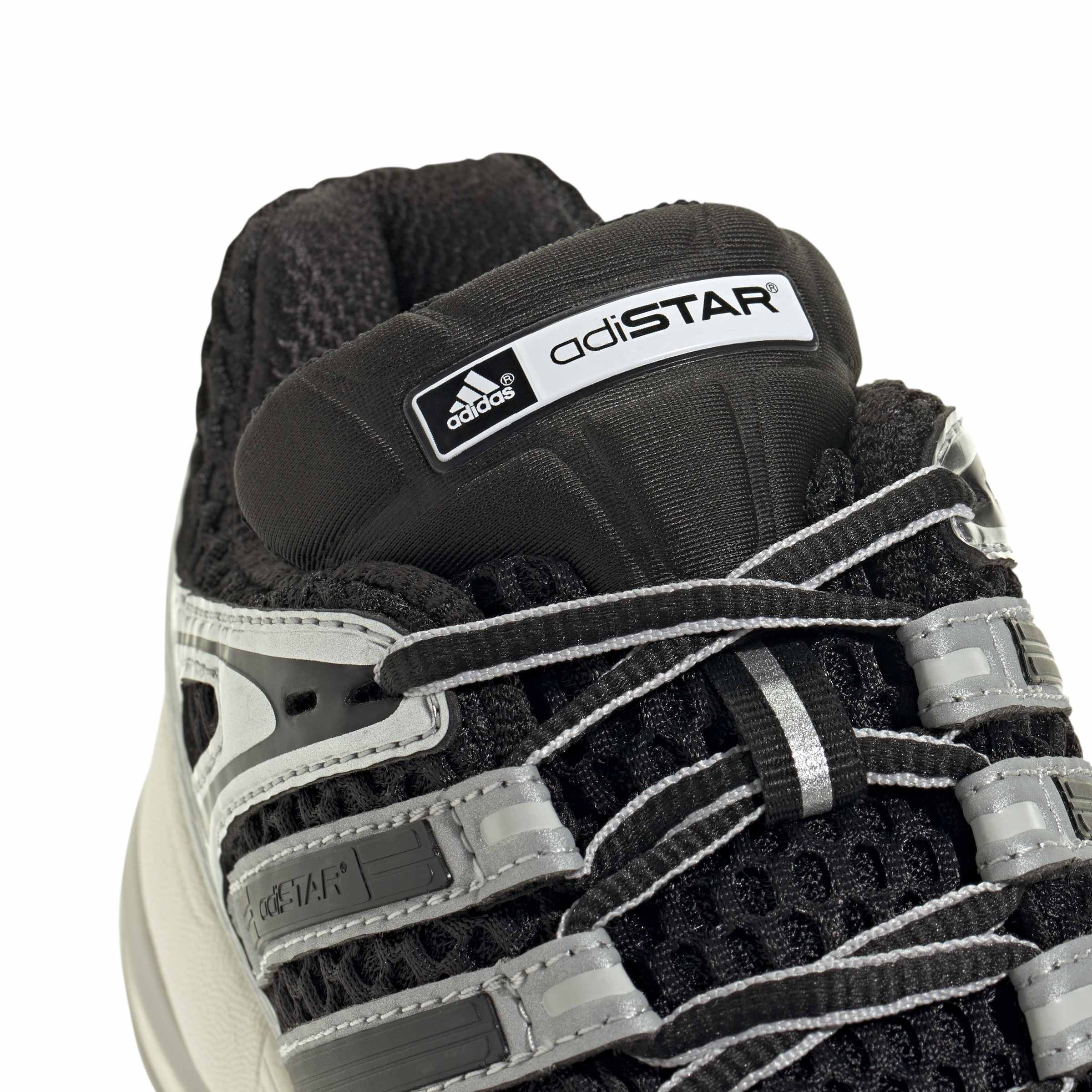 ADISTAR CONTROL 5 סניקרס