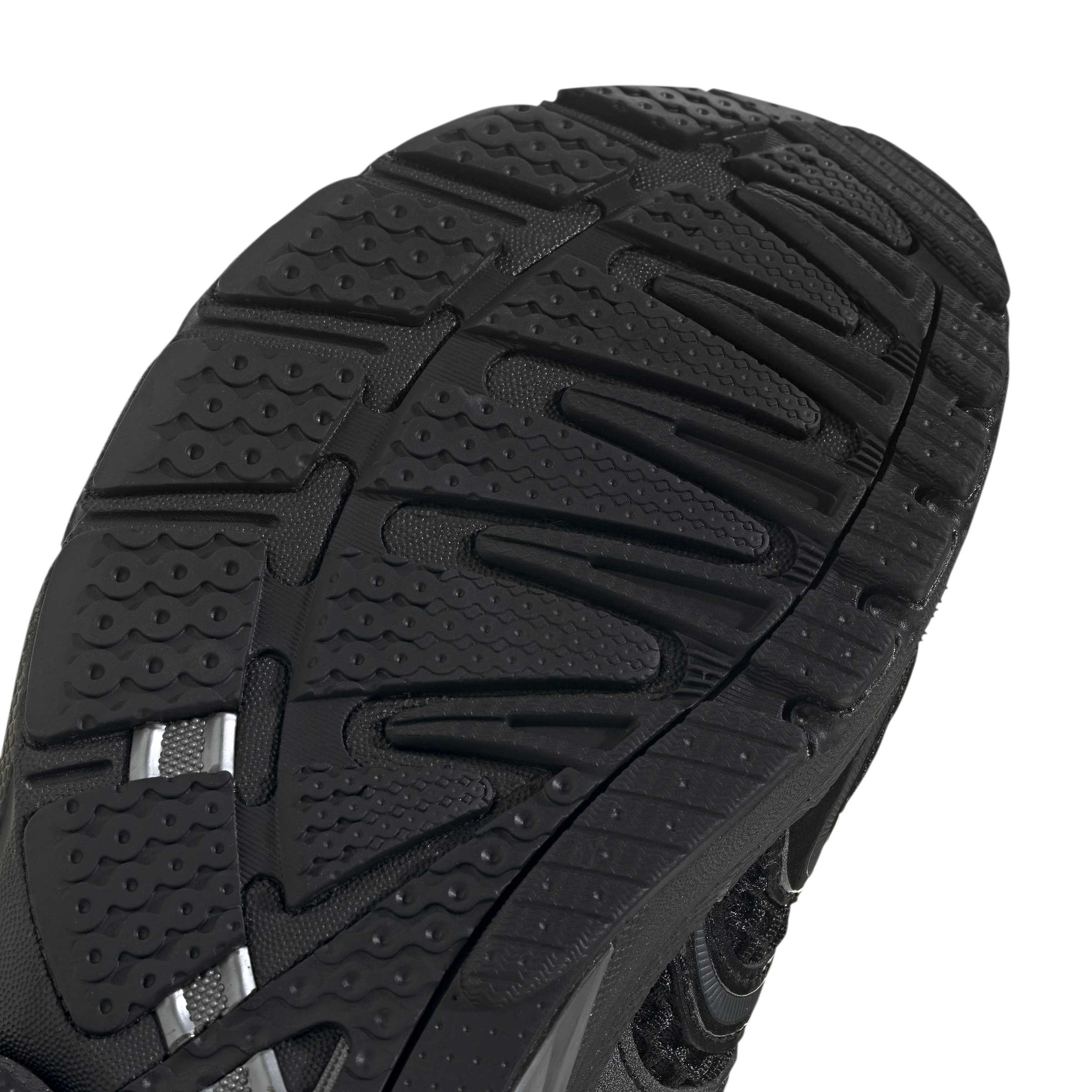 ADISTAR CONTROL 5 סניקרס