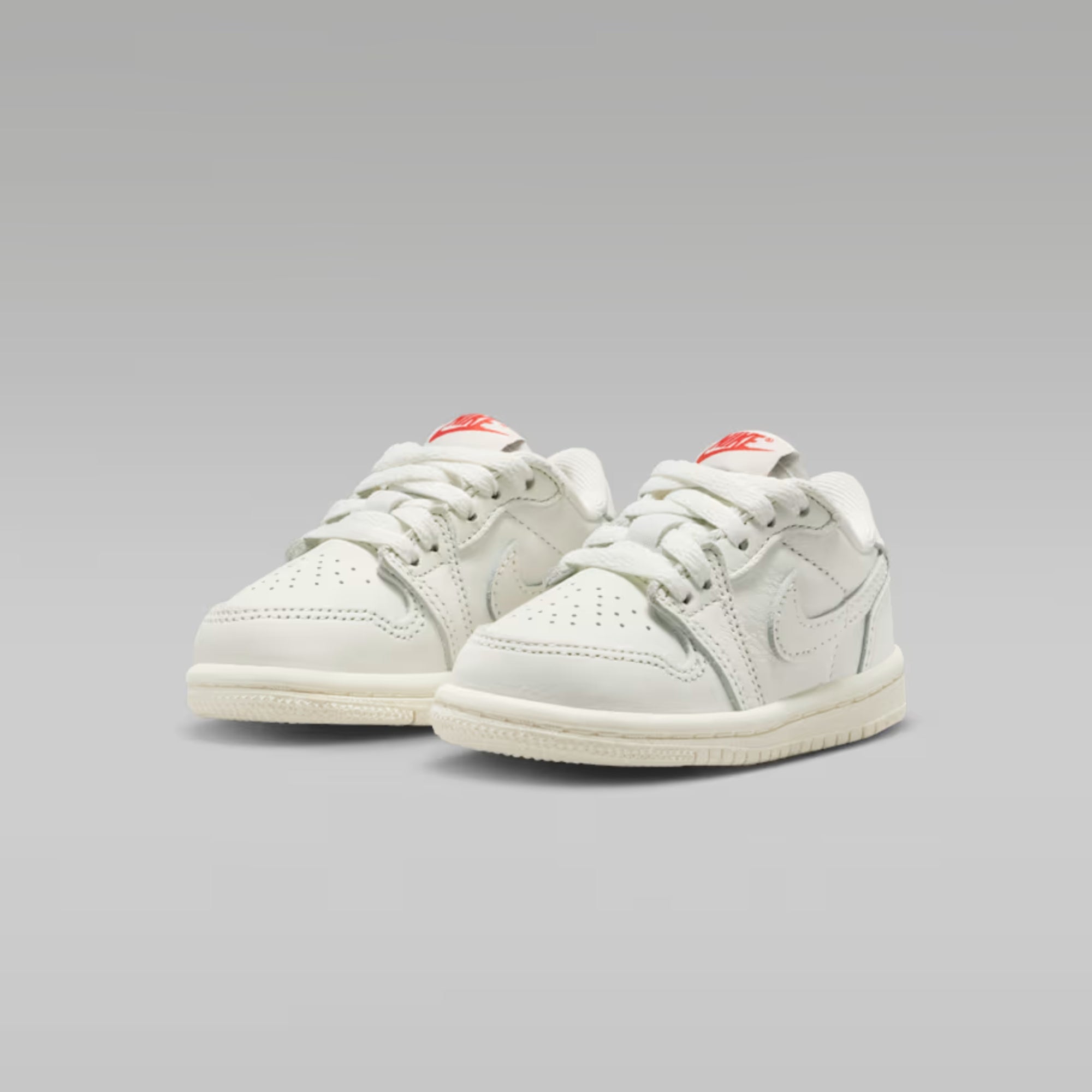 JORDAN 1 RETRO LOW  סניקרס