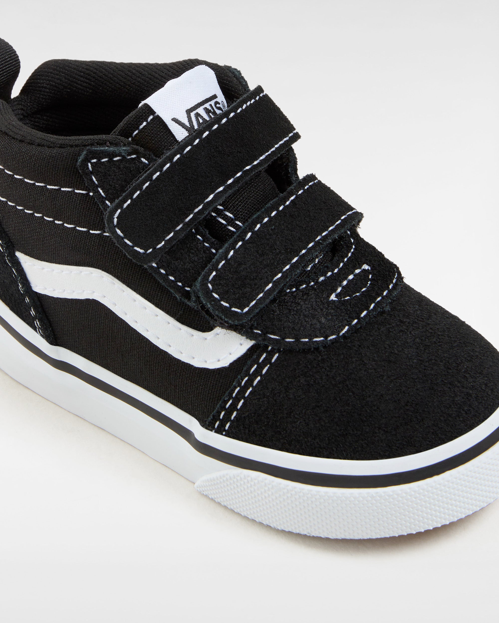 TD Ward Mid V-סניקרס