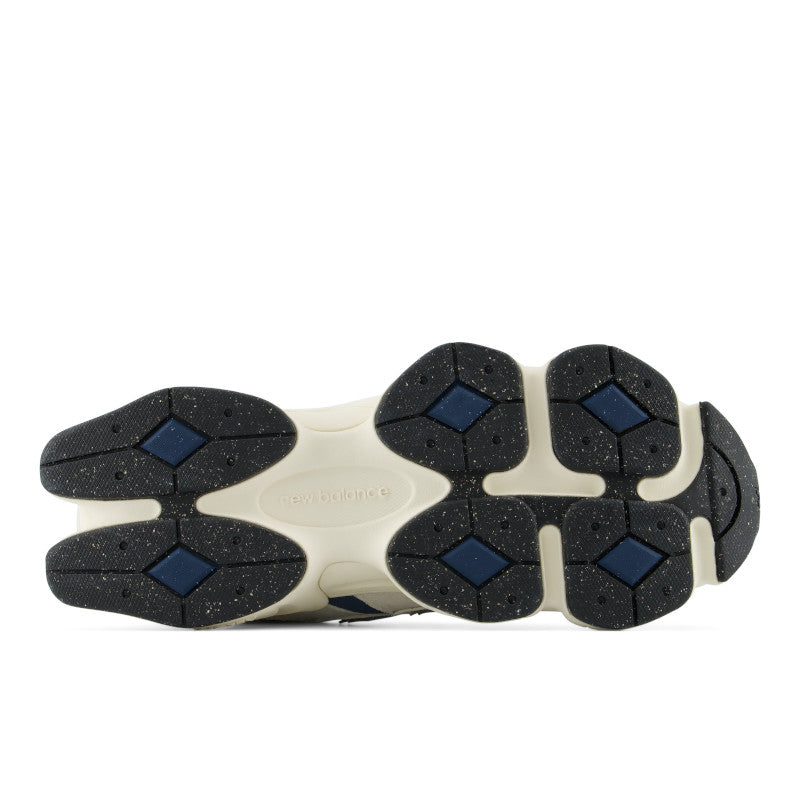 9060 סניקרס